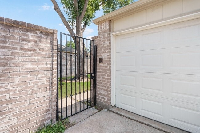 Building Photo - 16211 Olive Glen Dr