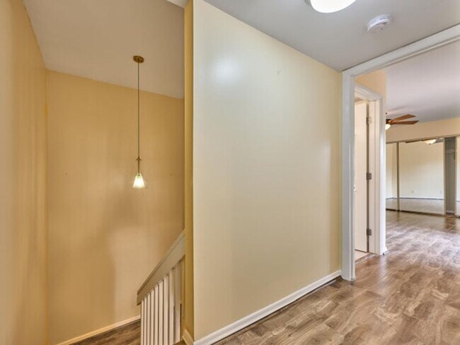 Building Photo - 4065 Village Dr