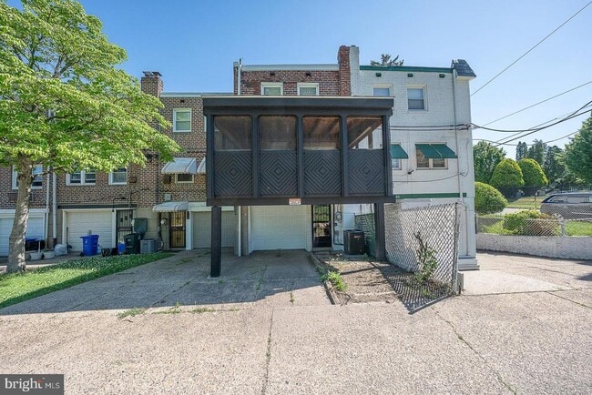 Building Photo - 8602 Rugby St