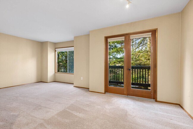 Building Photo - 2 Bedroom 2 Bathroom Condo Near Downtown Kirkland