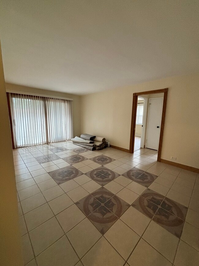 Building Photo - 1432 W Rosemont Ave