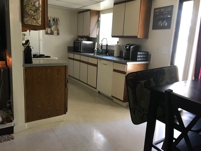 Building Photo - 604 Perdew