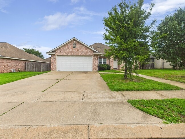 Building Photo - 3203 Von Trapp Ln