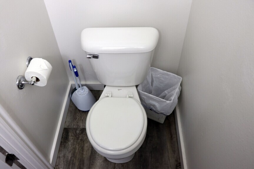Downstairs 1/2 bath - 426 w 600 s