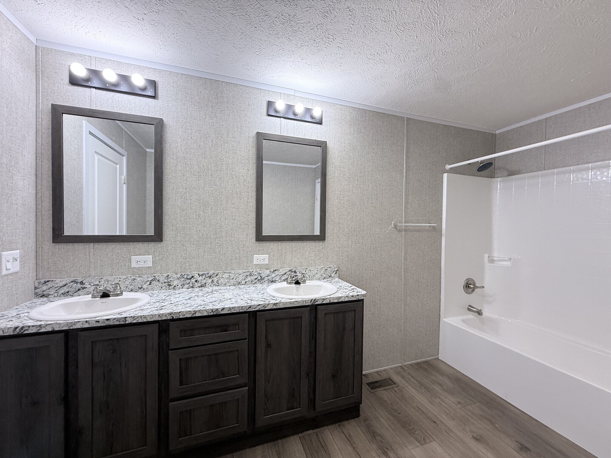 Building Photo - 52167 Williamsburg Ln