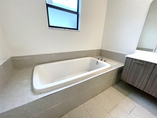 Building Photo - 4506 SW 174th Ave
