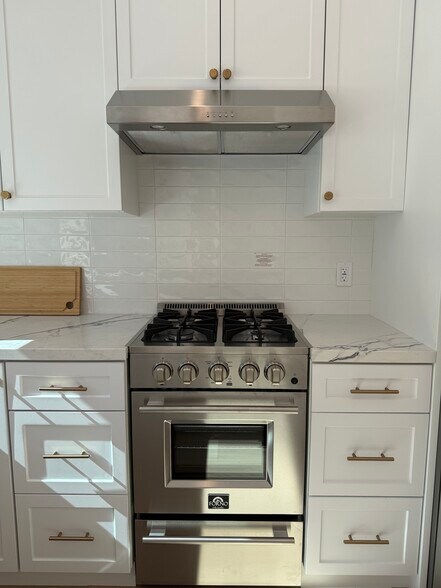 Building Photo - 6641 Glade Ave