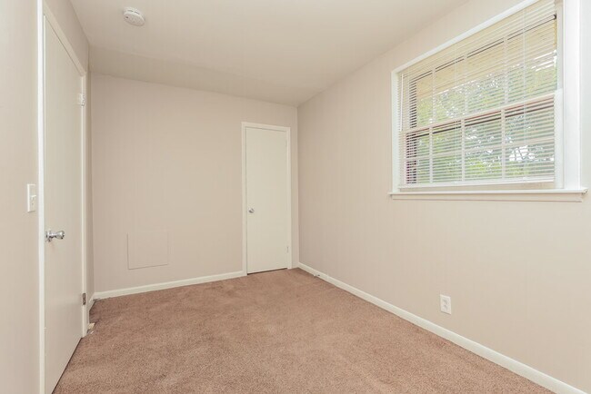 Building Photo - 3854 Valley Ridge Dr