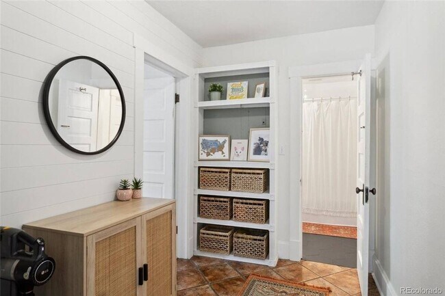 Building Photo - 326 N Logan Ave