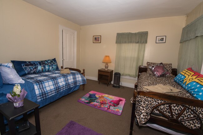 Building Photo - 2 bedroom apartment!