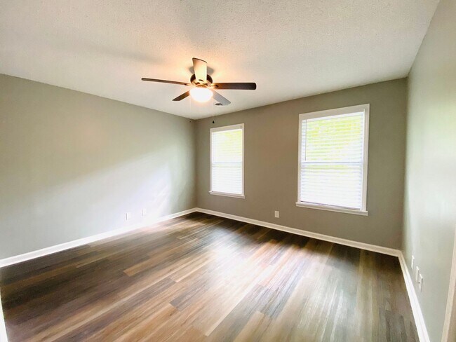 Building Photo - 1103 Rosebrook Dr