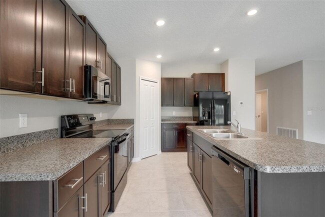 Building Photo - 7122 Samuel Ivy Dr