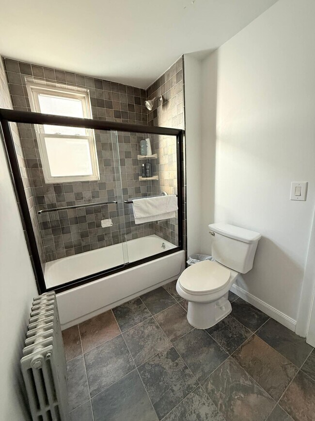 Building Photo - 19-21-21 Carlton Ave