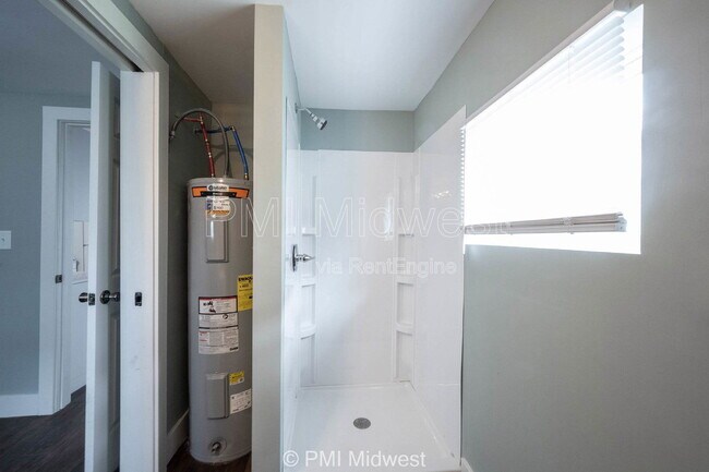 Building Photo - 238.5 N Beville Ave