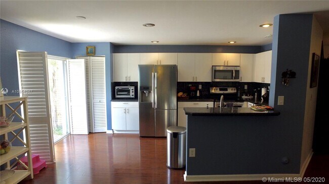 Building Photo - 5102 NW 115th Ct  Doral Fl 33178