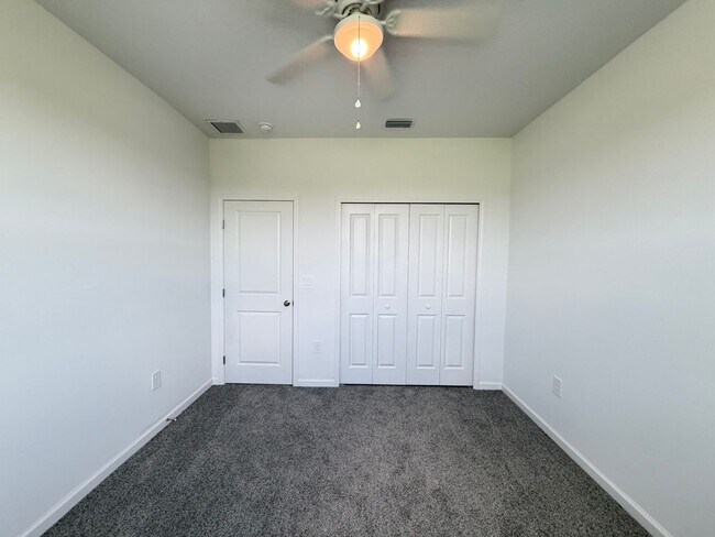 Building Photo - 5341 Vista Lago Dr