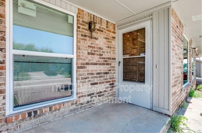 Building Photo - 210 Kathleen Dr