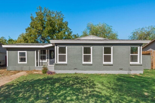 Building Photo - 3415 Crites St