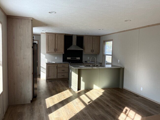 Building Photo - 9 Glade view -