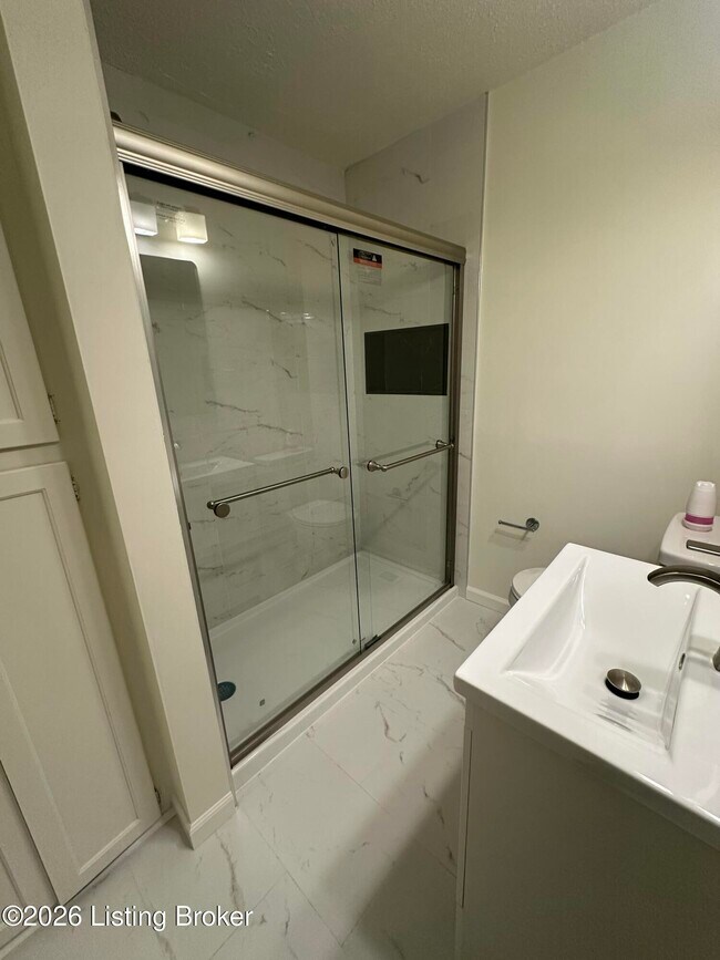 Building Photo - 4806 Mid Dr