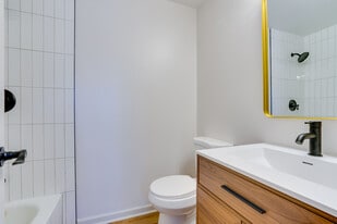 Building Photo - 8032 Saint Annes Ct