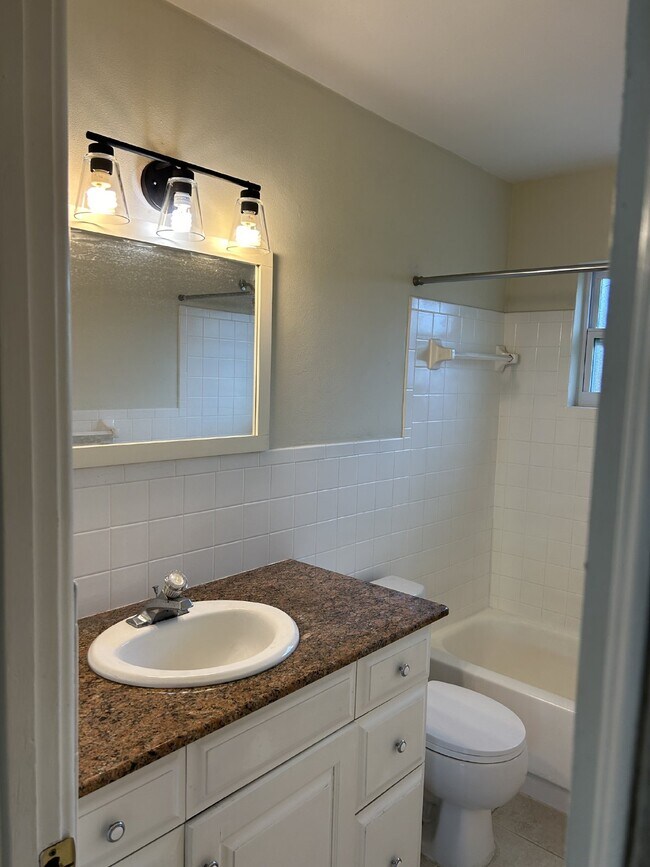 Building Photo - Bring Your  RV or Boat  -   2/1 House Incl...