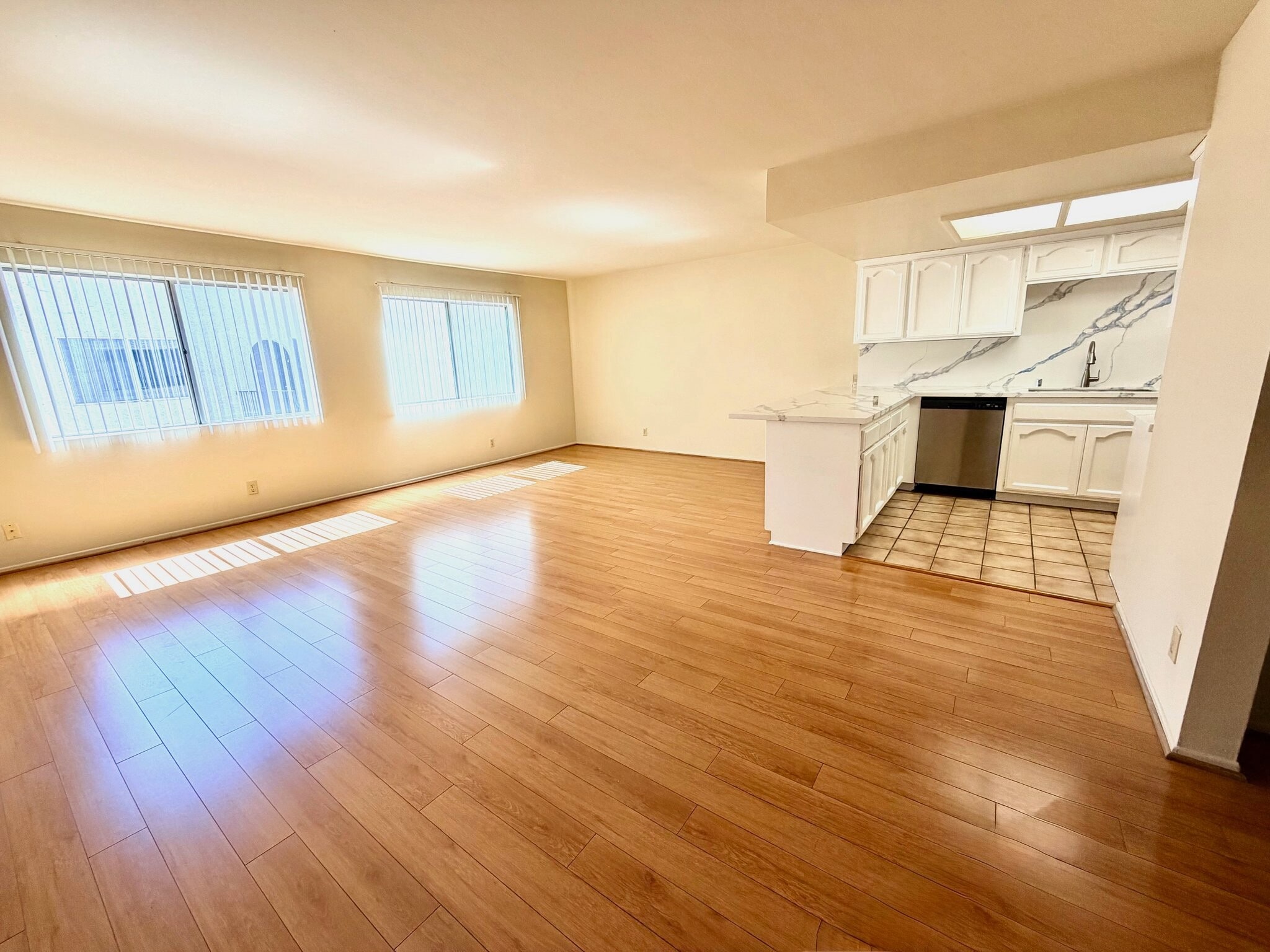 Building Photo - 421 N Kenneth Rd