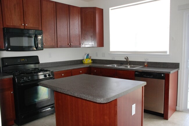 Building Photo - 610 Jessica Cir
