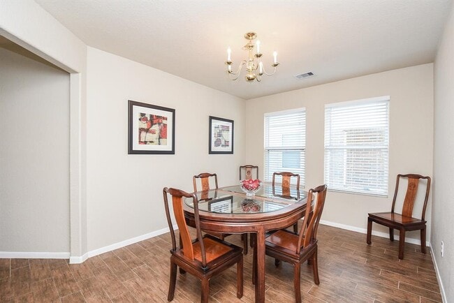 Building Photo - 7210 Foxwood Fair Ln