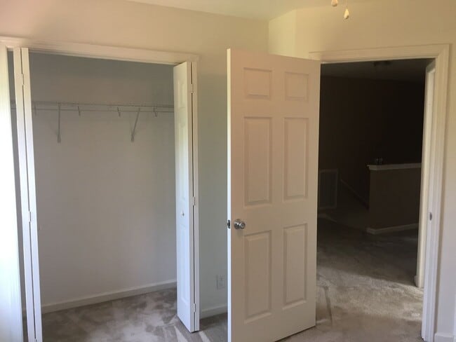 Building Photo - 4 bedroom Exit 1