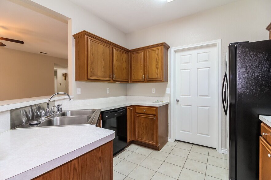 Building Photo - 1232 Clay Ln