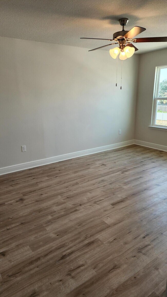 Building Photo - 4 Renea Cv