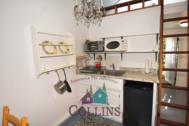 Building Photo - Studio close to downtown Grass Valley