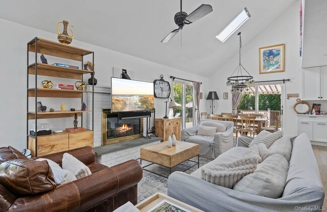 Building Photo - 28 Windermere Dr