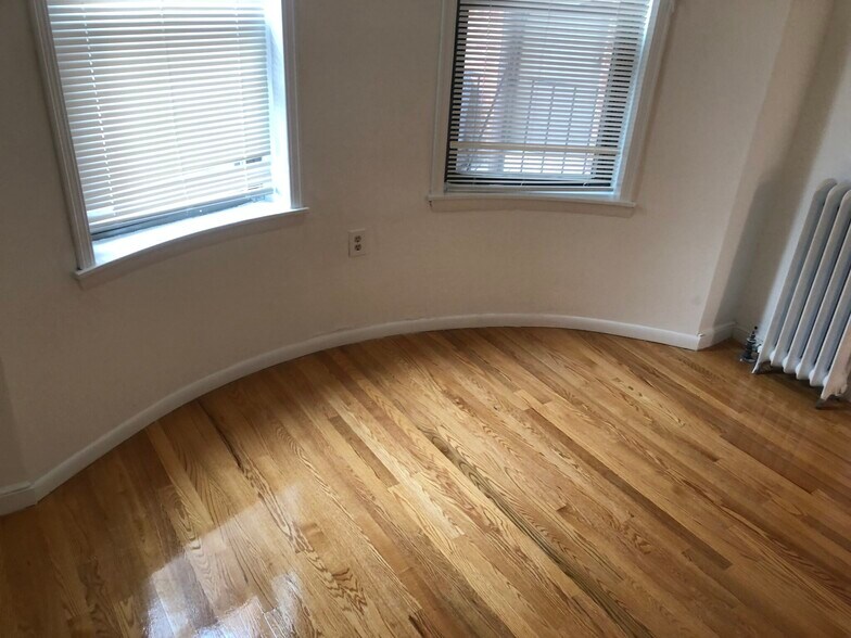 Building Photo - 1706 Commonwealth