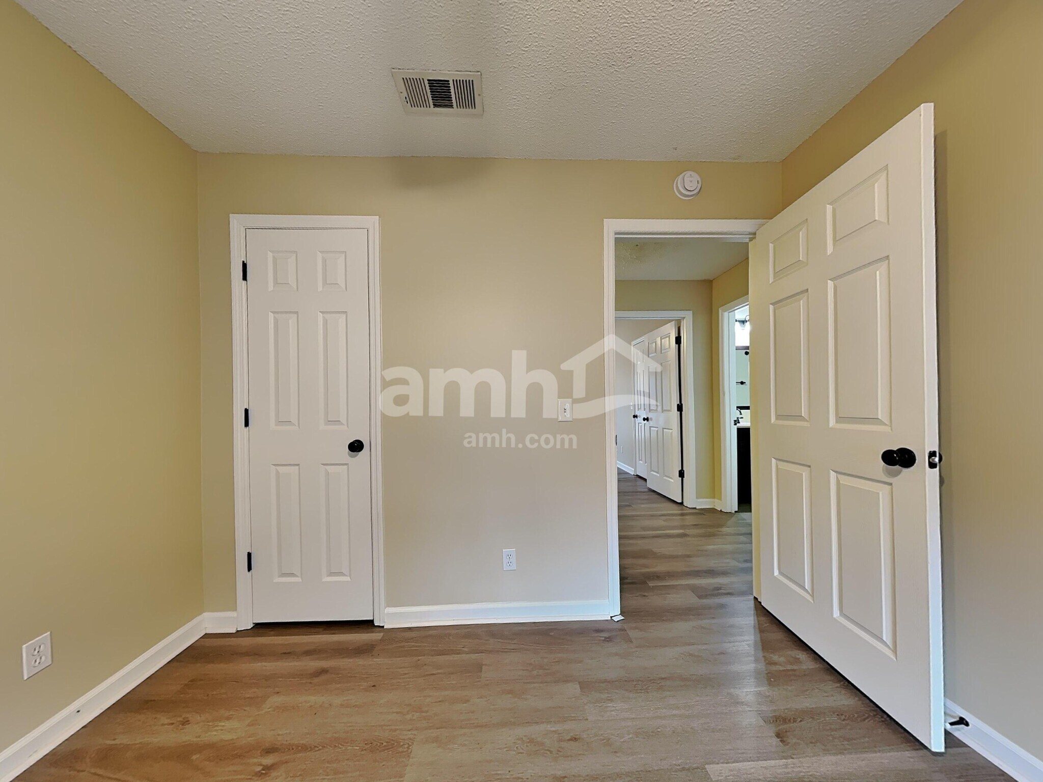 Building Photo - 16 Mallorys Way