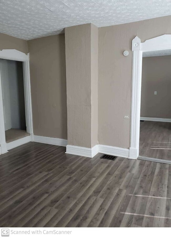 Building Photo - Refreshed 3 bed 1 bath home convenient to ...