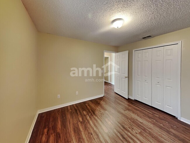 Building Photo - 333 Bay St