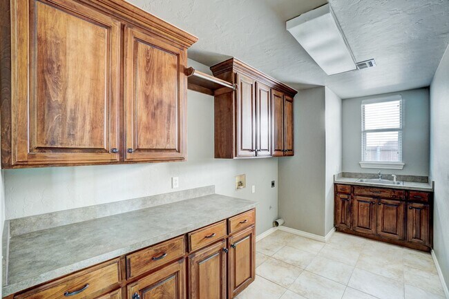 Building Photo - Bright & Spacious 3-Bed, 3.5 Bath Corner-Lot Home in Deer Creek Schools with Chef’s Kitchen & Bon...