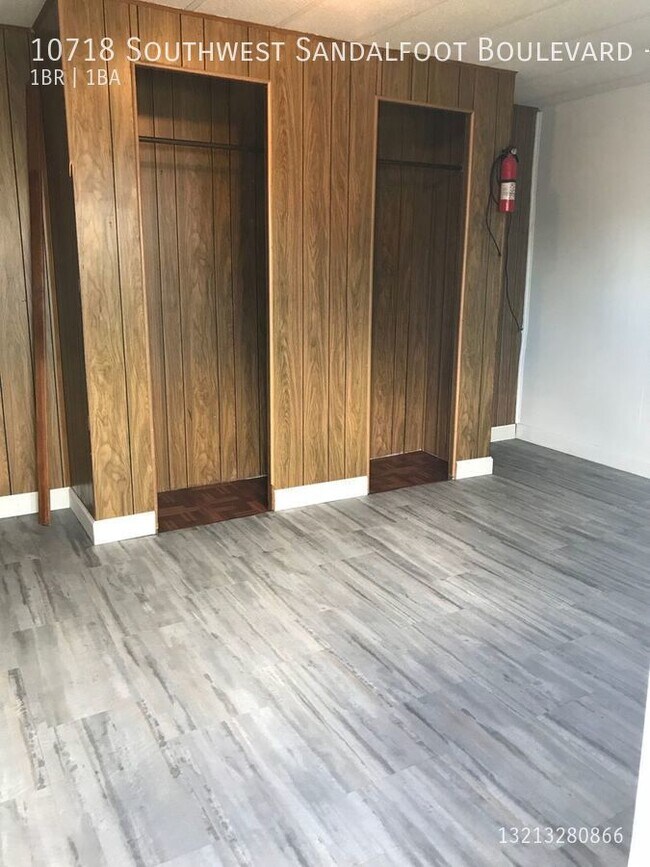 Building Photo - 10718 SW Sandalfoot Blvd