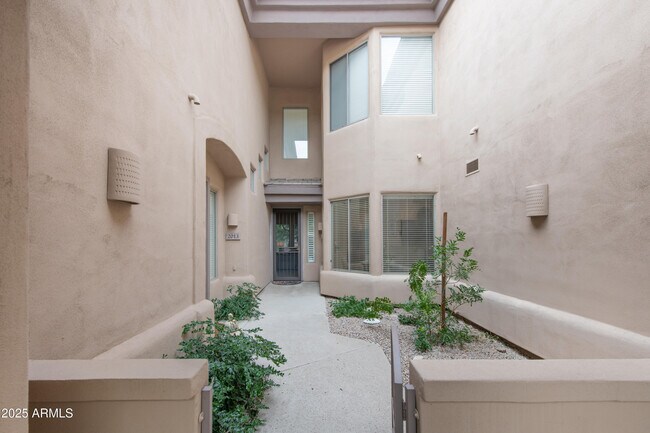Building Photo - 16420 N Thompson Peak Pkwy