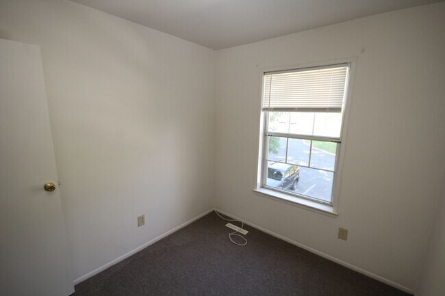 Building Photo - 1473 Charlestown Dr