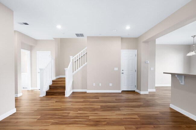 Building Photo - 3BD, 2.5BA Englewood Townhome with 2-Car Garage