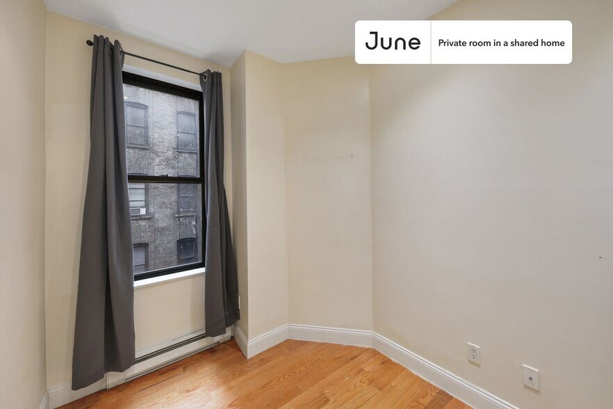 Building Photo - Room in Shared 4 bed/1 bath home