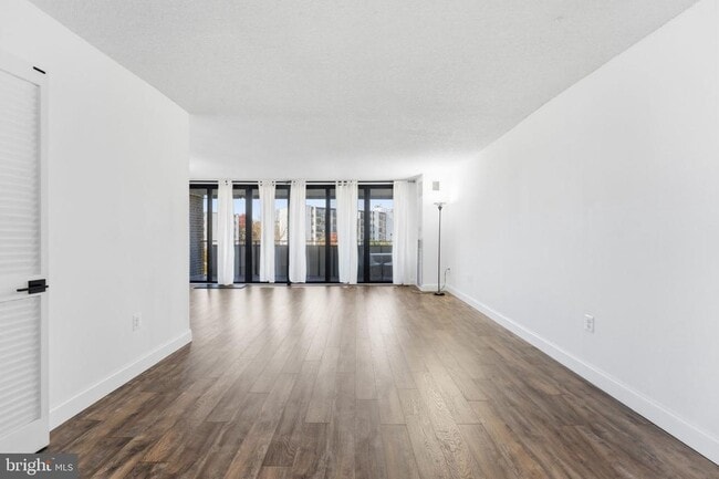 Building Photo - 250 S Reynolds St