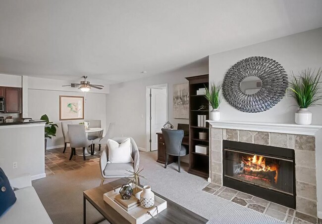 Building Photo - 265 Reflections Dr