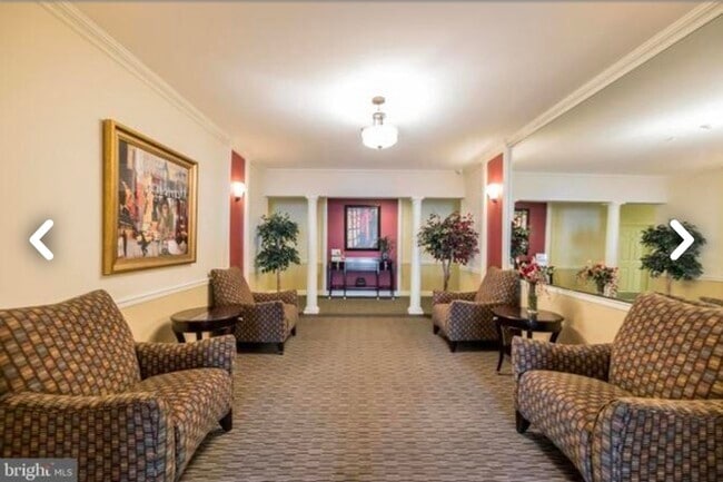 Building Photo - 200 W Elm St