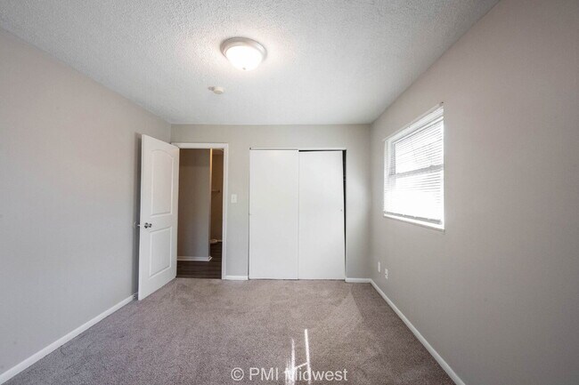 Building Photo - 330 Hugo St