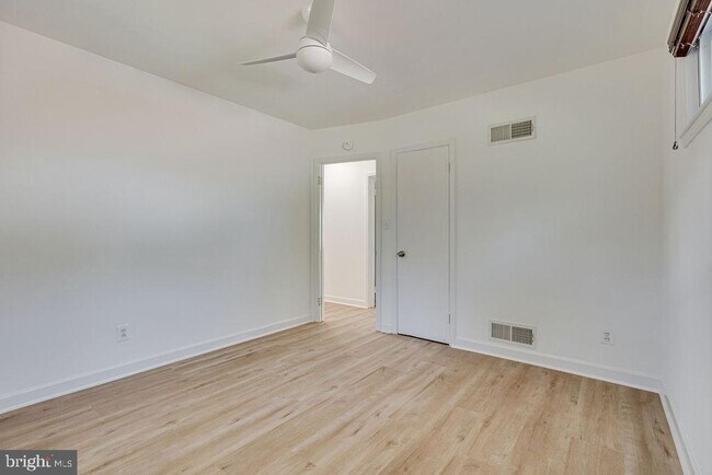 Building Photo - 869 Patrick Henry Dr