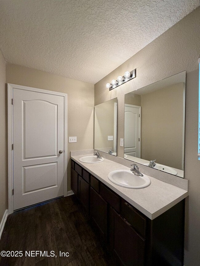 Building Photo - 3583 Sunfish Dr